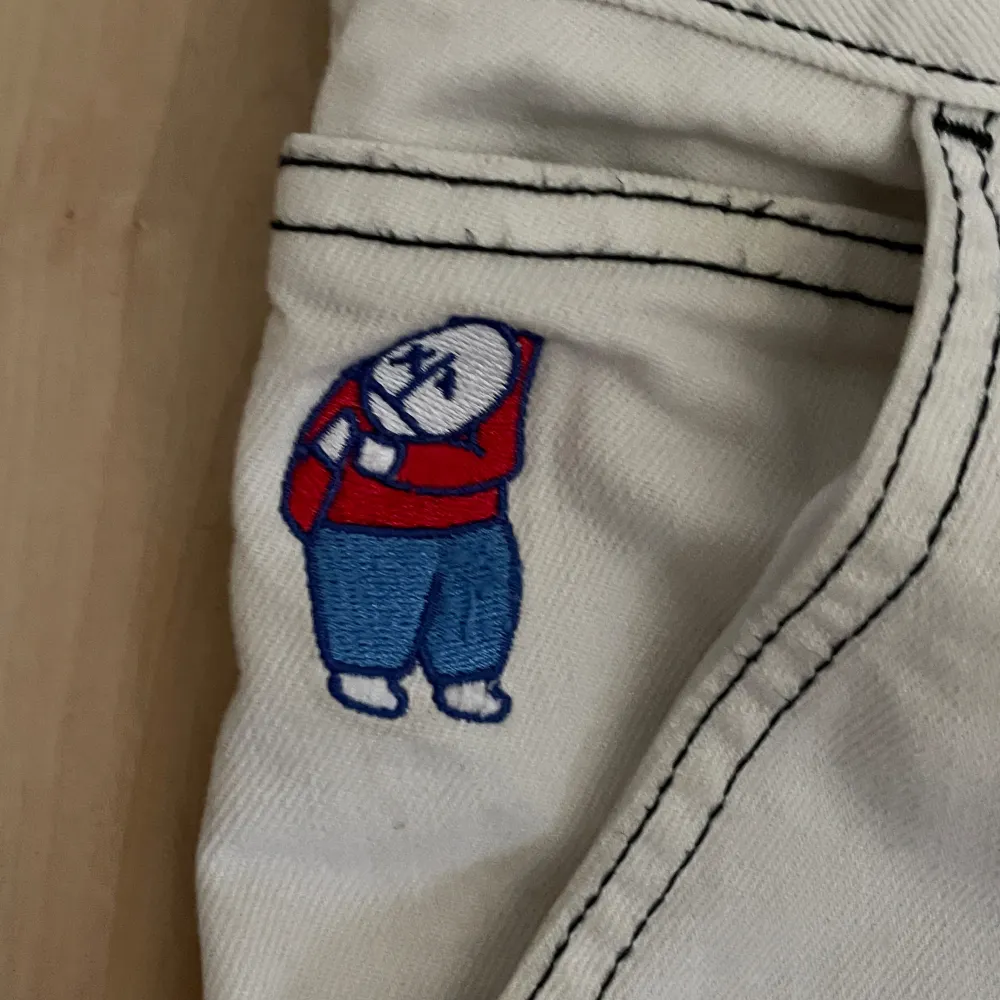 Säljer nu mina polar big boy jorts då de blivit för små. Shortsen har inga skador och de är perfekta nu inför sommaren. Shortsen har även OG-loggan som är väldigt svår att få tag i om man vill köpa i butik.  Vid fler frågorna de bara att höra av er. . Shorts.