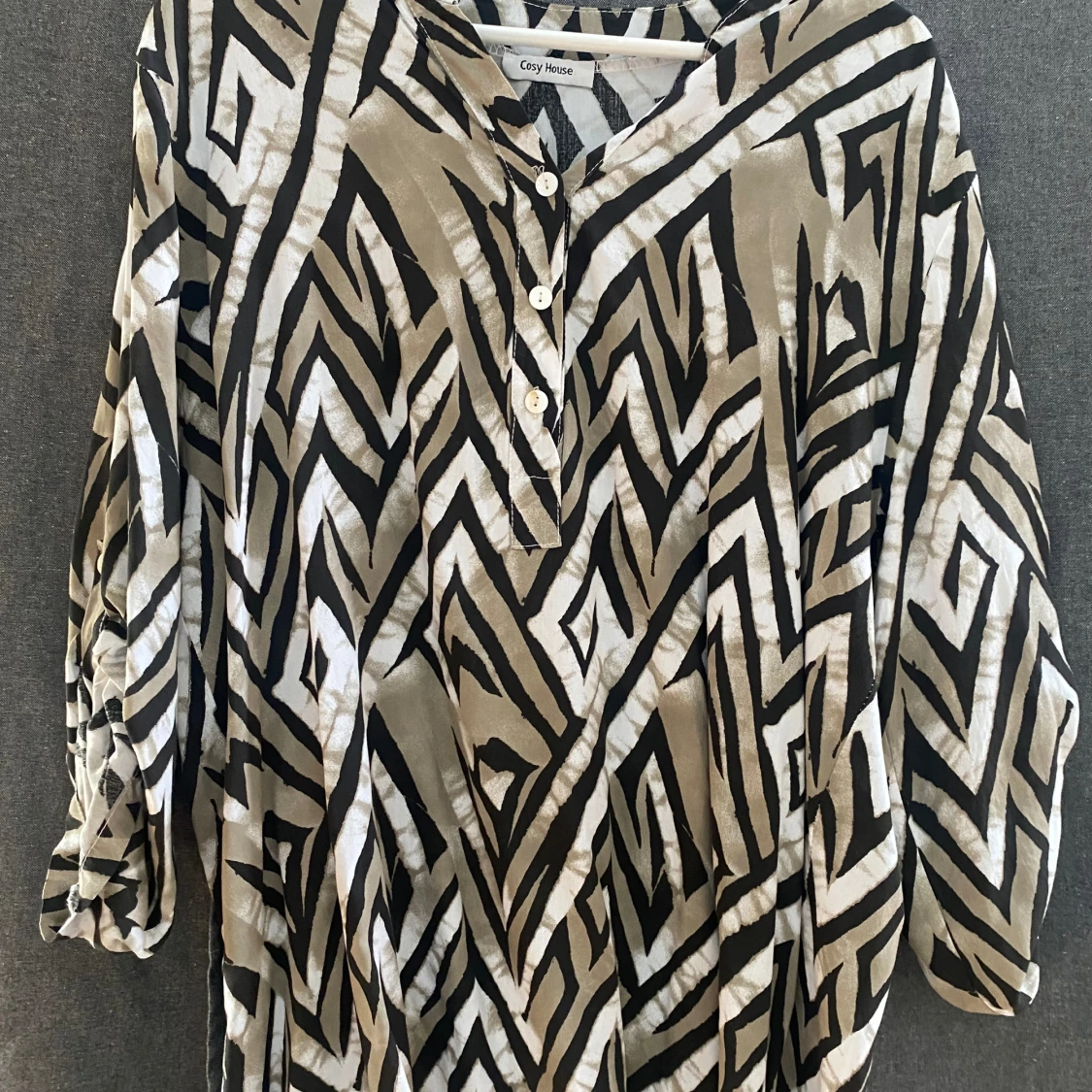 Mönstrad blus från Coster house