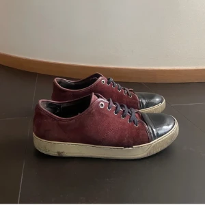 Lanvin Vinröda - Ett par sköna lanvins i stl 42-43(uk8). Släpper de för en billig peng. Bara att höra av er vid intresse🤙