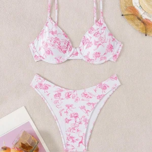 Bikini - Väldigt fint bikini som jag aldrig använt🩷