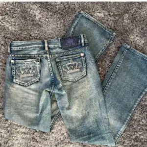 Lågmidjade bootcut jeans från Victoria Beckham midjemått 37 cm innerbenslängden 81😇 