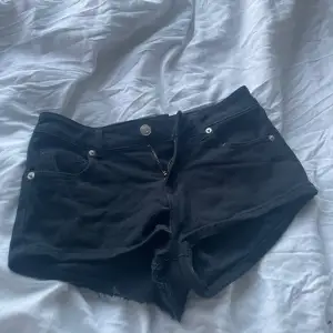 Lågmidjade svarta jeans shorts