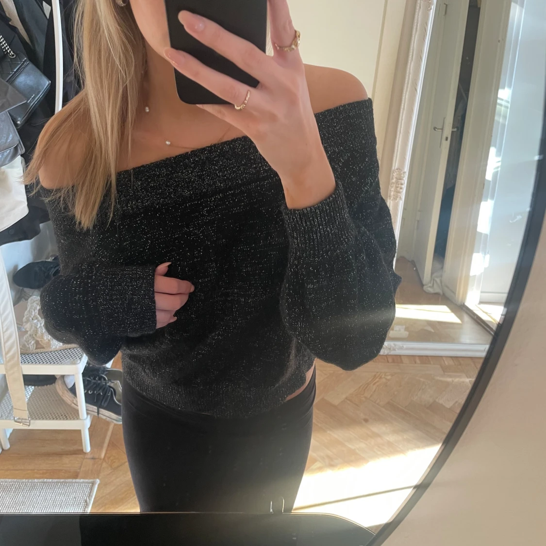 Stickad glittrig tröja