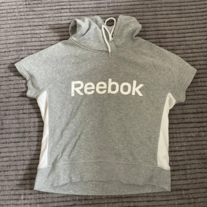 Reebok tröja med luva  - Reebok tröja med luva