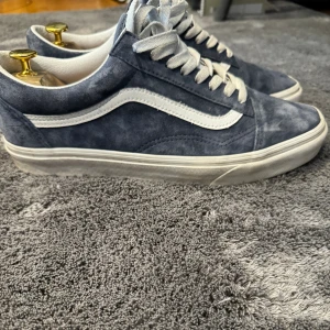 Ljusblåa Vans skor  - Riktigt snygga Vans skor till sommaren, hyfsat använda men med en tvätt är de som nya