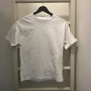 Zara t-shirt storlek 140 passar 146