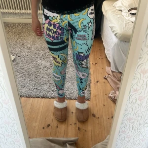 Stronger tights - Jättesköna träningstights från stronger som inte kommer till användning. Dom är använda ca 6-7 gånger och är i ett väldigt bra skick. Nypris är 699 kr. Köparen står för frakten. 