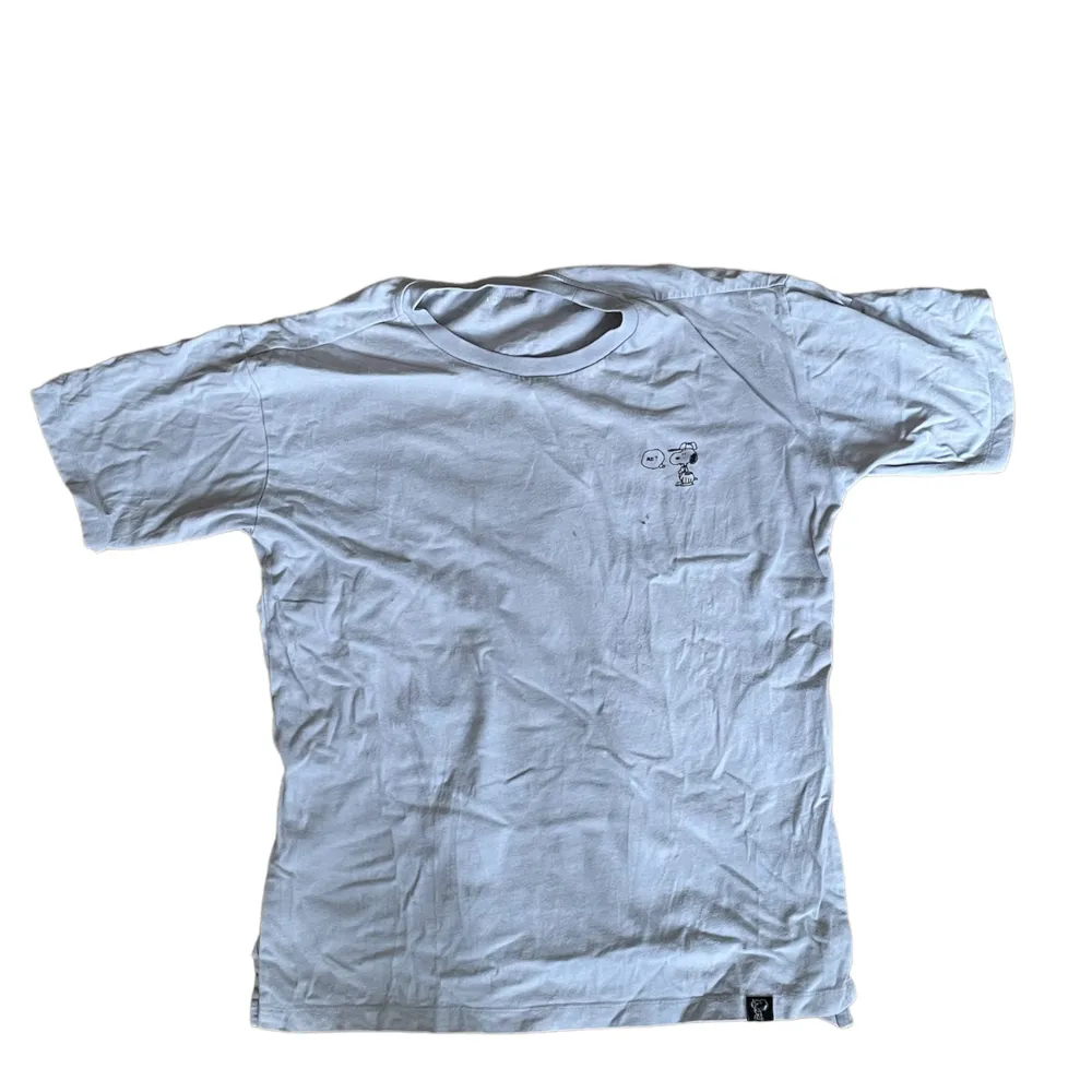 en snygg musse pig tröja som säljs för 60kr. Storlek: XS i herr.. T-shirts.