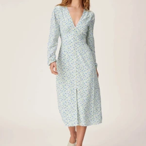 Adoore Paris dress - Intressekoll på min fina adoore  Paris klänning, slutsåld i 36 på hemsidan💙