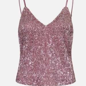 paljett topp🪩 - Helt oanvänd och prislapp kvar, superfin till sommarens alla fester 🎈 Köpt för 500kr från neo noir, justerbara band så passar dom flesta!