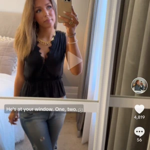 Snygg H&M topp - Snygg spetstopp från H&M, går ej att köpa lämgre 💕 inga defekter och är så fin!