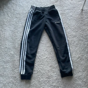 Adidas byxor - Bra skick 