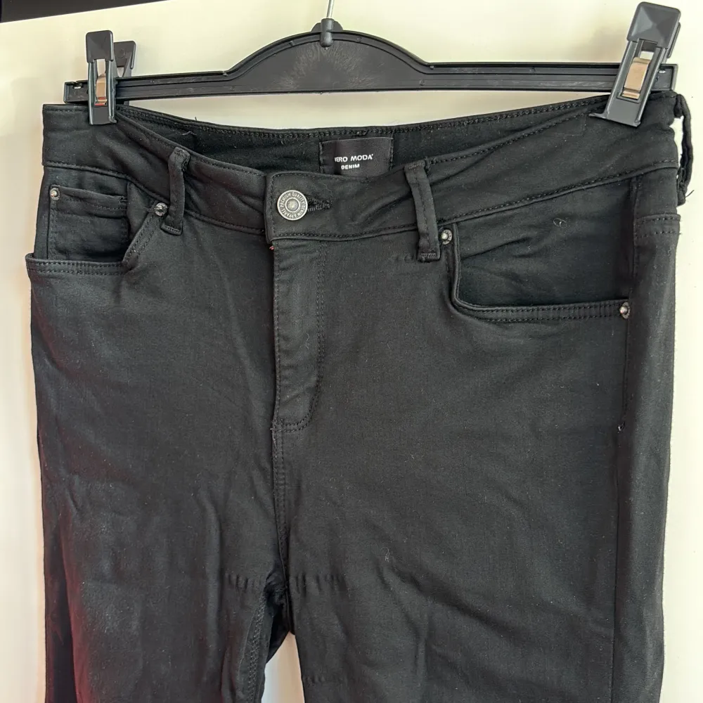 Väldigt skön veromoda jeans som samtidigt är stretchig!😍 Köptes för 600 kronor. Jeans & Byxor.