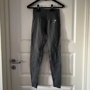 Gymshark tights - Vital Seamless 2.0 färg Grey Marl Nypris 549kr Sparsamt använda och i väldigt bra skick. Säljes då de blivit försmå för mig.  