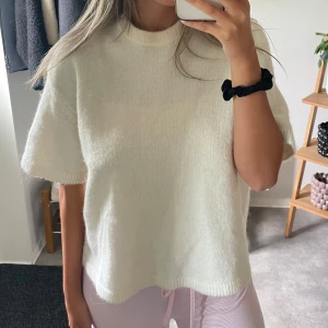 Stickad tröja   - Använd 1 gång 🫶🏼