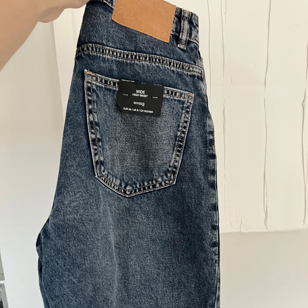 Helt nya, högmidjade jeans. Superfina 🥰. Jeans & Byxor.