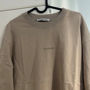 Acne t shirt  - Storlek xs passar s/m  Cond 8/10 Pris 500