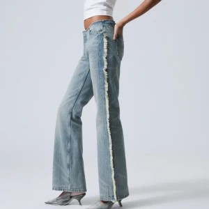 Weekday jeans - Hej hej! Söker dessa jeans från weekday! Hör av dig om du har ett par du kan tänka dig sälja! Kan tänka mig betala Max 400💞💞🙈