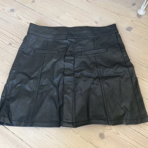 Skinnkjol - Skinnkjol i stl 146-152 men den passar även Xs-S! 