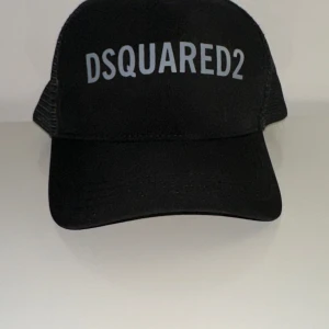 Dsquared2 keps  - Dsquared2 keps som är knappt använd, one size i väldigt bra skick. 