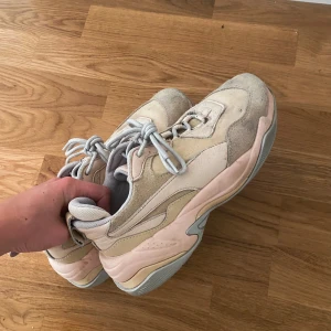 Sneakers - Snygga och bekväma sneakers från puma. 