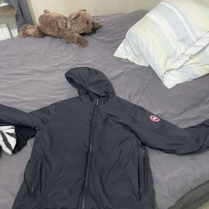 Canada goose jacka - Säljer min canada goose jacka för den är för liten