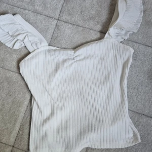 Linne - Typ: Linne Storlek: M Skick: Nästan helt ny  Skickas via post!😁