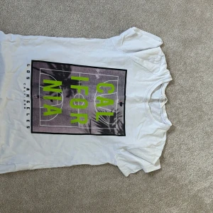 White T-shirt - The item hasn’t been worn that much and has been taken care of very well. The clothing has no issues whatsoever and no damages. The item has also been cleaned very well so it’s not dirty or anything.