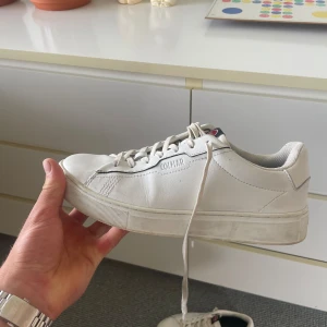 Colmar skor - Säljer dessa riktigt snygga colmar skor i strl 40 då de är för små, skicket är bra lätt använda, lite smutsiga men tvättar innan jag skickar!