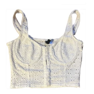 Vit topp - Söt vit topp! Helt oanvänd 