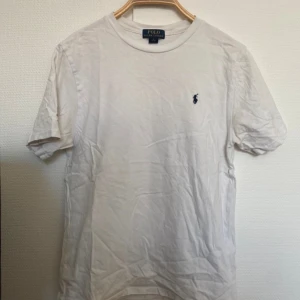 Ralph Lauren T shirt - Jättefin Ralph Lauren tshirt i storlek L, priset är någorlunda förhandlingsbart så skicka gärna prisförslag☺️