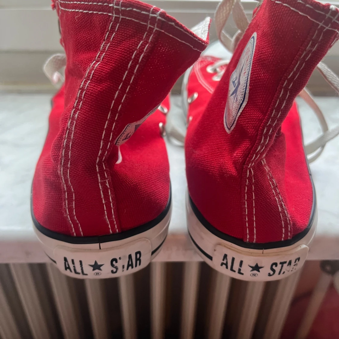 Röda allstar converse - 90