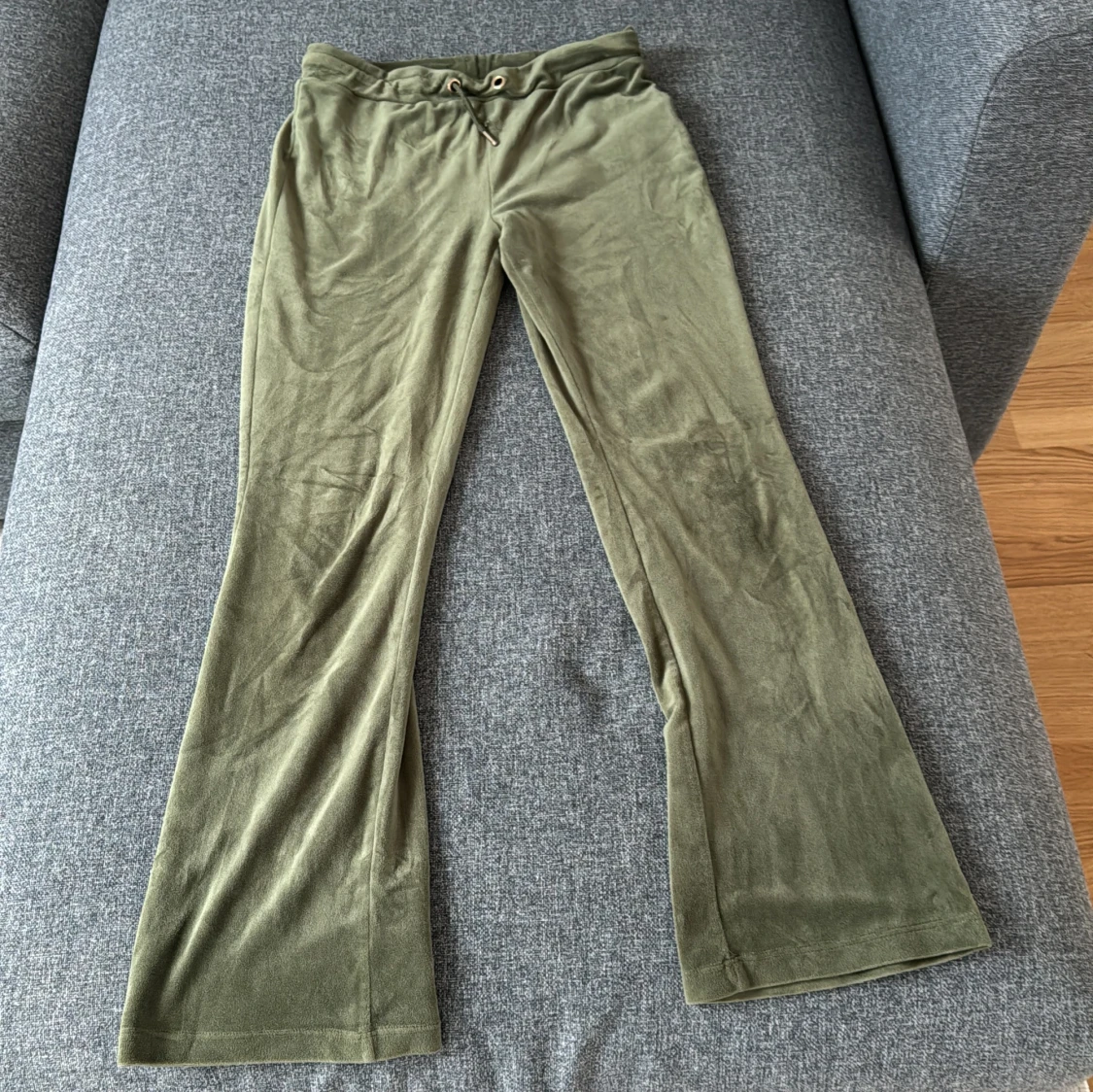 Gröna sammets byxor