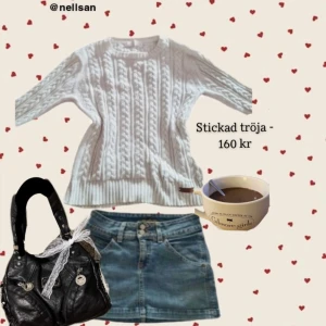 Stickad tröja - En jätte söt stickad tröja ifrån märket "Navy Story" 🫶🏼 Använd fåtal gånger men den är i bra skick! Inga synliga defekter, hål mm 🩷 