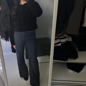 Pälsjacka - Tveka inte vid frågor! Säljs på grund av flytt och rensning 🌸