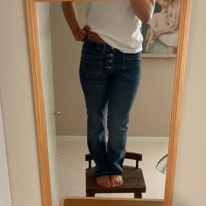 Jeans - Snygga jeans från zara med låg midja, endast använda ett fåltal gånger. Köparen står för frakten 😇