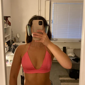 Rosa topp - Rosa topp från Na-KD som jag fick i ett pressutskick. Den är tyvärr för liten för mig, men kan tänka mig att den är snygg under en kavaj eller liknande 