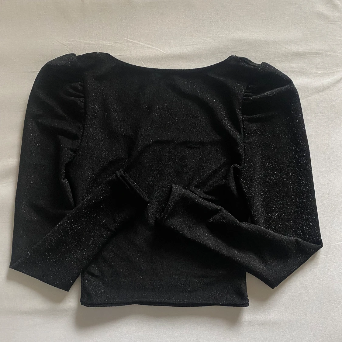 Svart glittrig tröja med square neck från Gina Tricot - 91