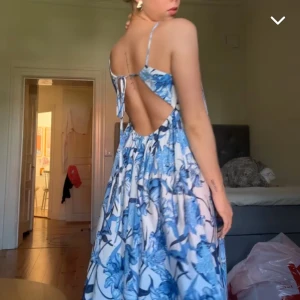 Klänning  - Klänning köpt på mq knappt använd som ny, så himla skön är den!