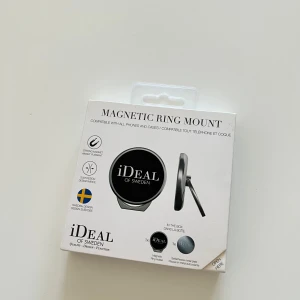 Ideal of Sweden Magnetic Ring Mount Universal Silver - Ideal of Sweden Magnetic Ring Mount Universal Silver. I nyskick. Helt oanvänd. Originalpris: 249 kr. Upphämtning i Malmö möjligt.