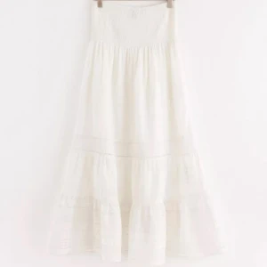 Långkjol  - En jättefin långkjol, sen endast kommit till användning 1-2 ggr. Kjolen är köpt på en marknad i Grekland förra året. (Lånad bild) Egna bilder privat 