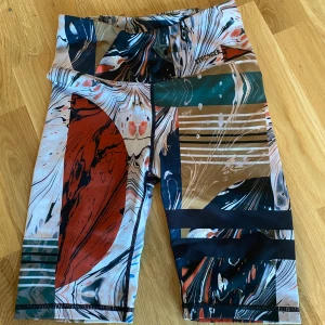 Stronger Vivid Earth Bike Shorts stl XS - Sparsamt använda. Mycket bra skick.