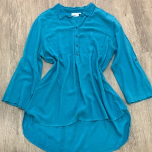 Skjorta - Jättebra skjorta 10:10 skön och luftig perfekt till sommar eller havet inte riktigt grön utan turkos 