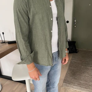 Grön linneskjorta - Väldigt bra skick