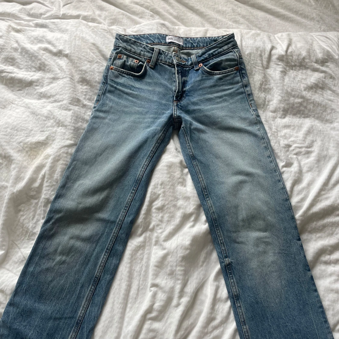 Populära lågmidjade raka jeans från Zara   - 91