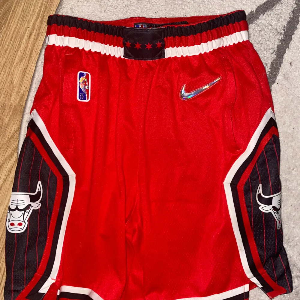 Chicago bulls basketboll shorts i storlek s. Shorts.