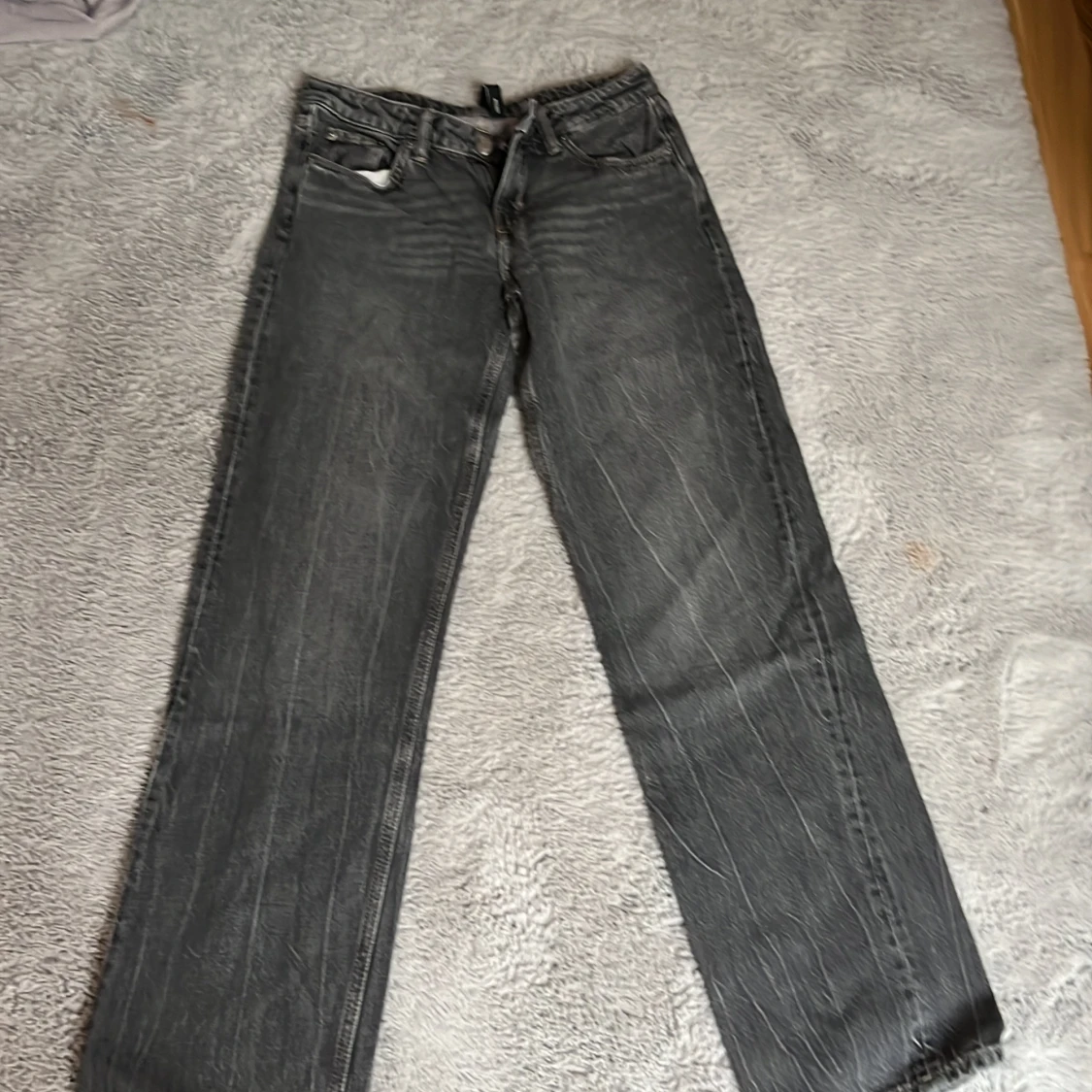 Grå weekday jeans