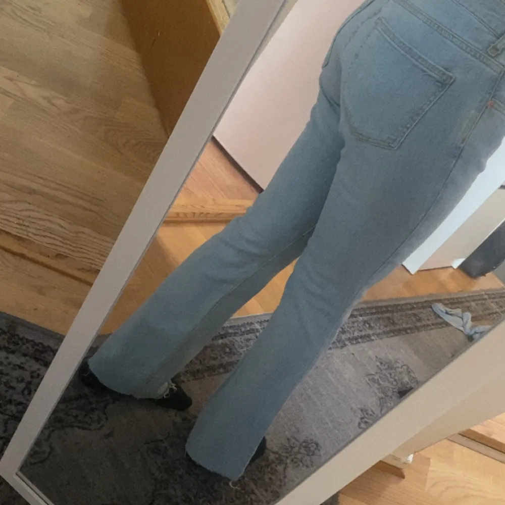 Strl 44 men passar M eftersom jag sytt upp de.. Jeans & Byxor.