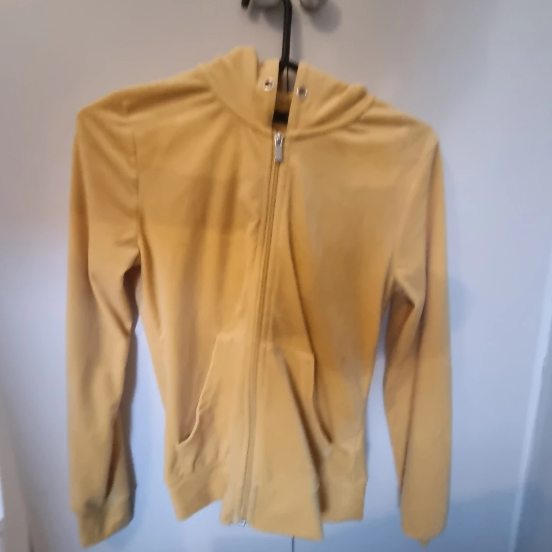 Mjukiströja Gina Tricot  - 90