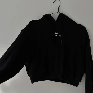 Nike kort hoodie - Svart Xs